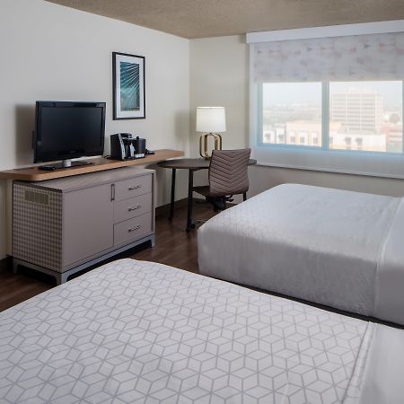 Holiday Inn Tampa Westshore - Airport Area By Ihg Exterior photo